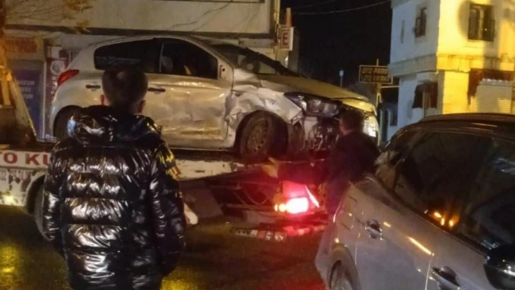 Mardin'de iki otomobil çarpıştı: 6 yaralı