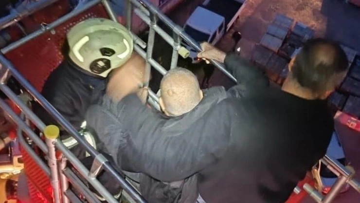 Mardin'de korkutan yangın: Binada mahsur kalan vatandaşlar tahliye edildi