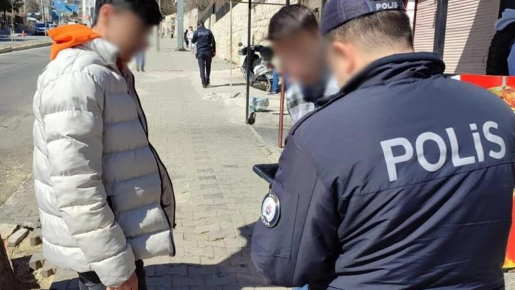 Mardin'de polis ekipleri tarafından okul çevreleri ve servis araçları denetlendi