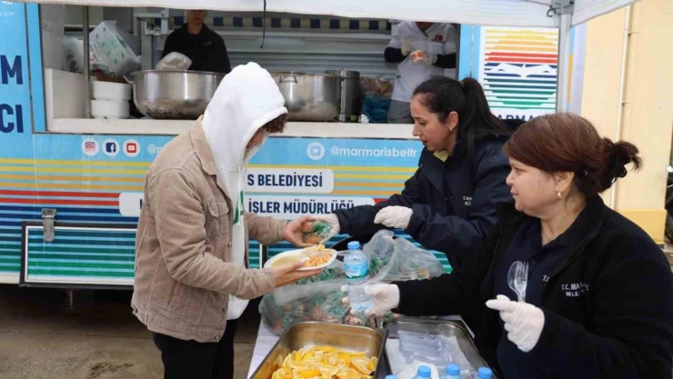 Marmaris Belediyesi'nden öğrencilere çorba ve makarna ikramı