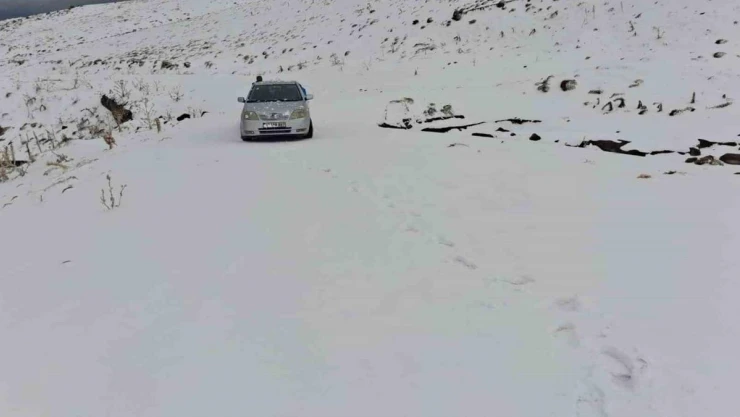 Mayıs ayında kar yolları kapattı