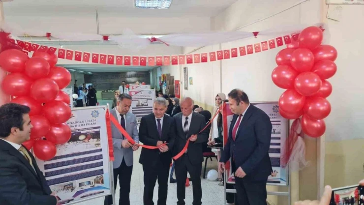 Mecidiye Anadolu Lisesi'nde bilim fuarı