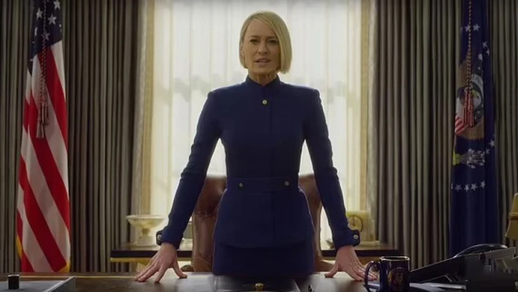 Melania Trump'ın Beyaz Saray pozu dünyaca ünlü dizide ABD Başkanı olan First Lady Claire Underwood'a benzetildi