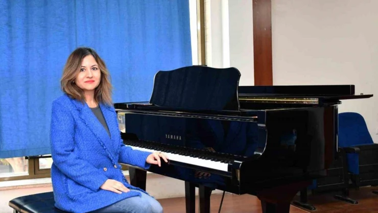 Mersin Üniversitesi'nden şehre armağan: Mersin Marşı