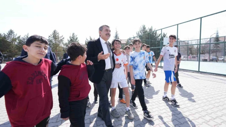 Milli Eğitim Bakanı Tekin Erzincan'a geldi