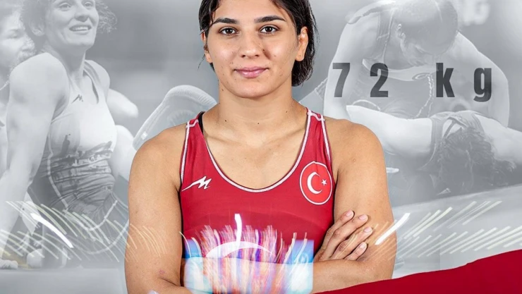 Milli güreşçi Esrin Baş, dünya ikincisi