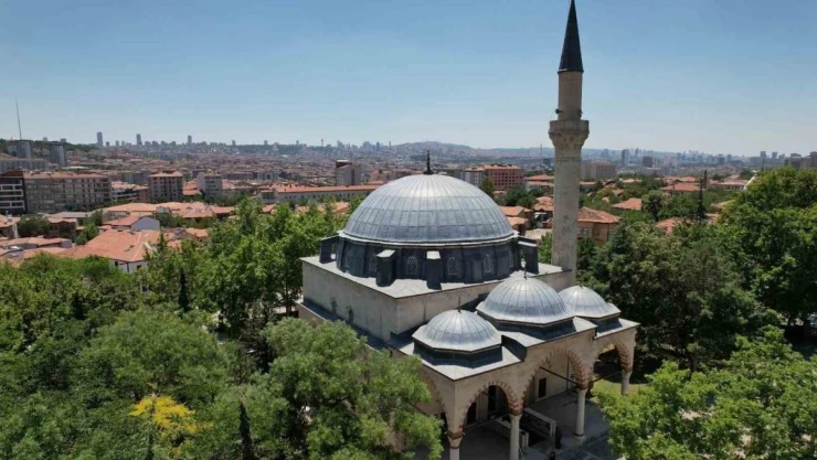 Mimar Sinan ekolünün Ankara'daki tek örneği olan Cenab-ı Ahmet Paşa Camii'nde 5 asırdır ezan sesi yükseliyor