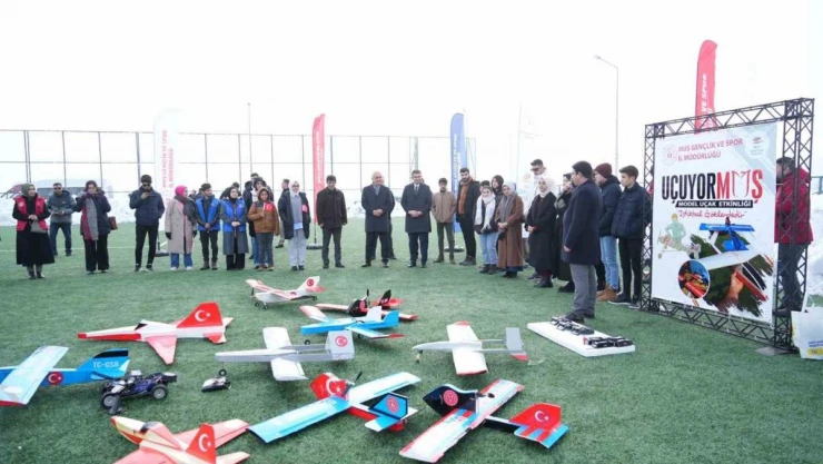 Model uçakların test uçuşu gerçekleştirildi