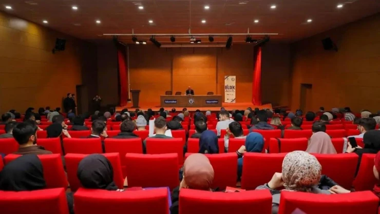 Müftü Şahin gençlere ailenin önemini anlattı