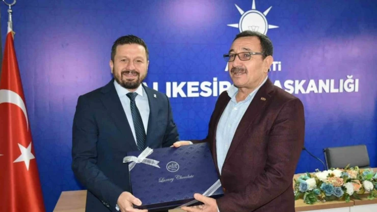 Muhtarlardan Ak Parti İl Başkanı Mehmet Aydemir'e ziyaret