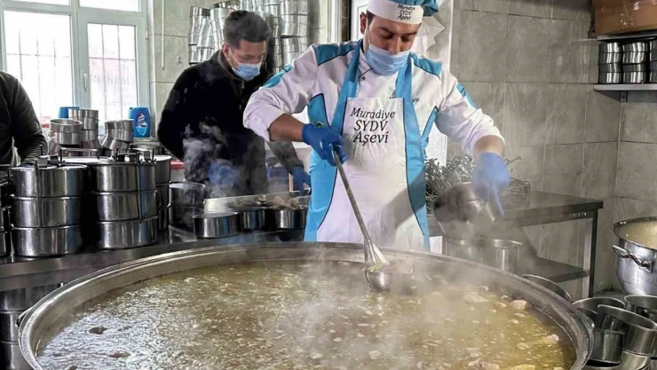 Muradiye SYDV'den sıcak yemek hizmeti