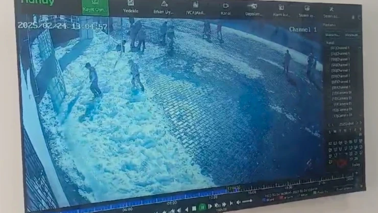 Muş'ta ilkokul öğrencisinin başına buz kütlesi düştü