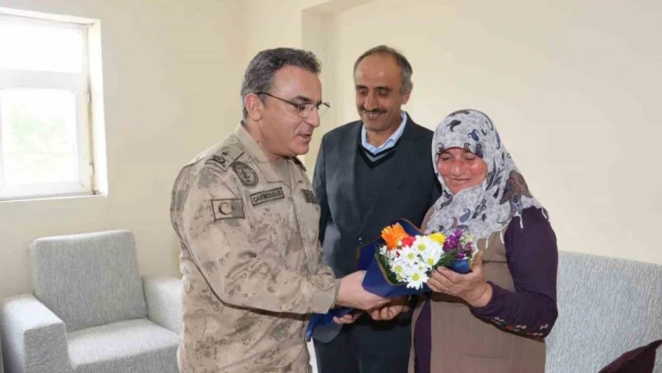 Necip Paşa'dan şehit annelerini ziyaret