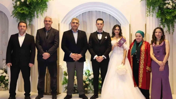 Nikah şahitliği Vali Aslan yaptı