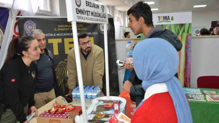 Öğrenciler 'El Ele Güvenli Geleceğe Projesi' kapsamında bilgilendirildi
