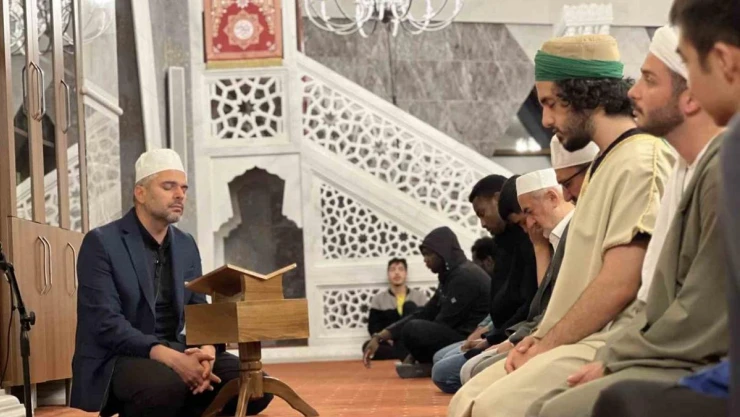 Öğrenciler 28 ilde İstanbul'un fethi ve özgür Kudüs için sabah namazında buluştu