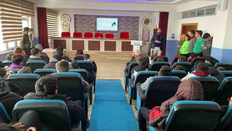 Öğrenciler enerji verimliliği konusunda bilgilendirildi