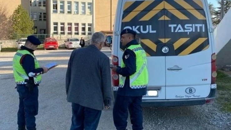 Okul servis araçları kurallara uyuyor