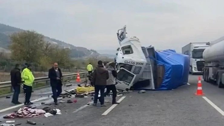Osmaniye'de kamyon tıra arkadan çarptı: 1 ölü