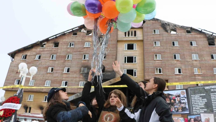 Otel yangınında hayatını kaybedenler gözyaşlarıyla anıldı