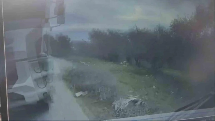 Otobüs şoförünün manevrası faciayı önledi, o anlar kamerada