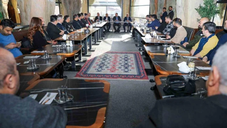 Özdemir'den basın mensuplarına: 'Sizin yaptığınız görev vatandaşımız için çok önemli'