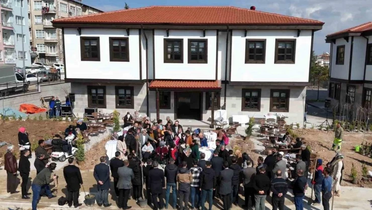 Özel bireyler ve ebeveynlerini mutlu eden proje: 'Engelli Yaşam Merkezi' ikinci evleri oldu