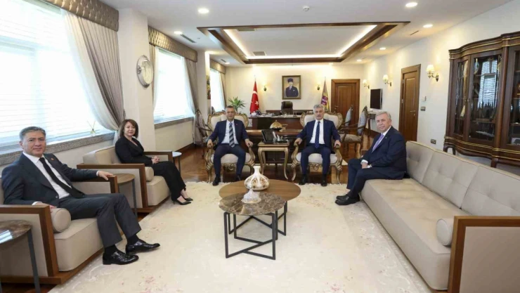 Özgür Özel: 'Maliyeti hepimize. Şimdi bunun oluşturacağı diğer etkilerle, diğer maliyetlerle uğraşacağız'