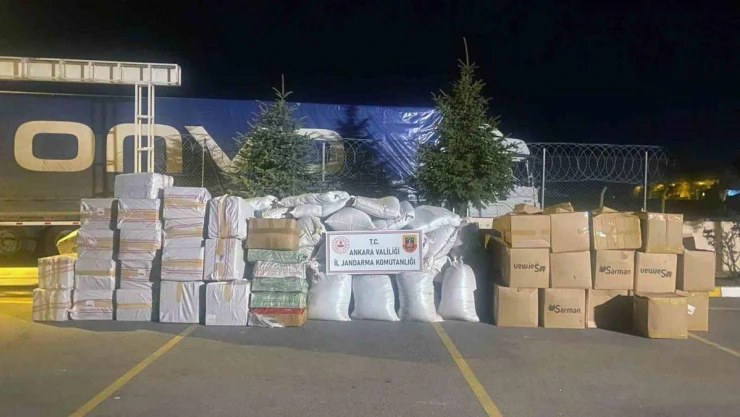 Piyasa değeri 5 milyon TL değerinde kaçak cep telefonu ve aksesuar ele geçirildi