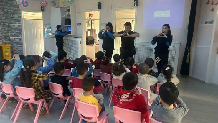 Polislerden anaokulu öğrencilerine bilgilendirme