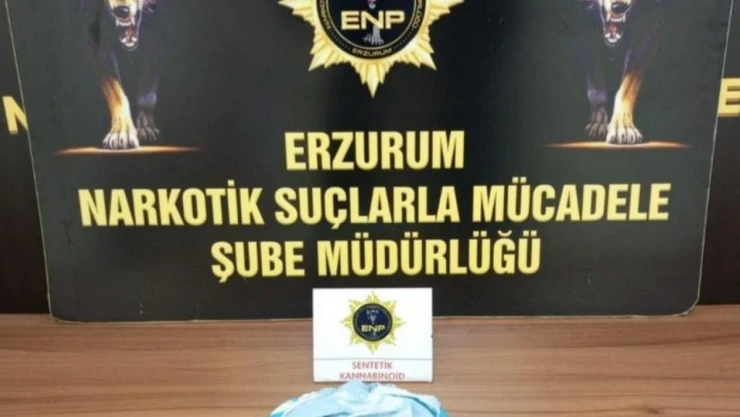Polisten kaçan şüphelinin yere attığı poşetten 160 gram bonzai çıktı