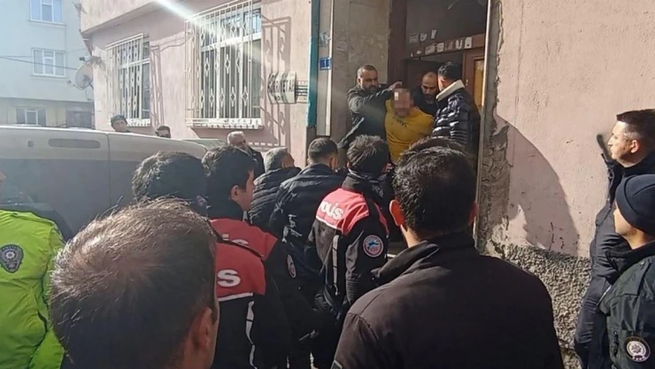 Polisten kaçmak isterken havalandırma boşluğunda sıkıştı