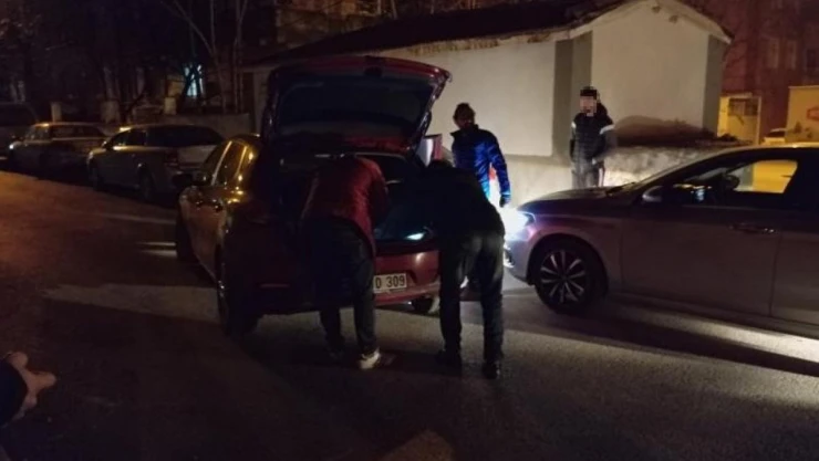 Polisten kaçtılar, kaza yapınca yakalandılar: Araçtan uyuşturucu çıktı