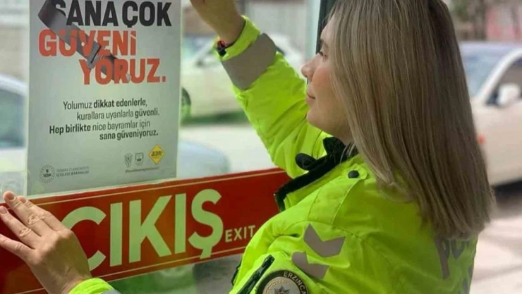 Polisten trafik kazalarına karşı bilinçlendirme