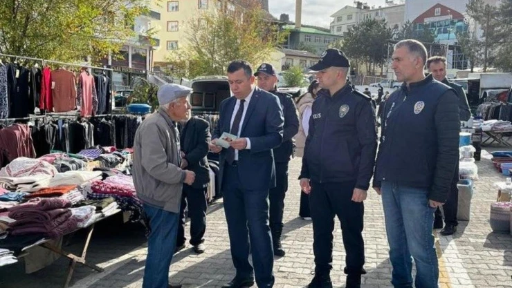 Polisten vatandaşa broşürlü uyarı