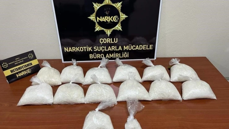 Poşet poşet uyuşturucu, demet demet para ele geçirildi