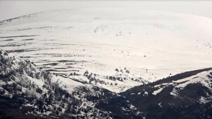 Posof'ta dağlara kar yağdı