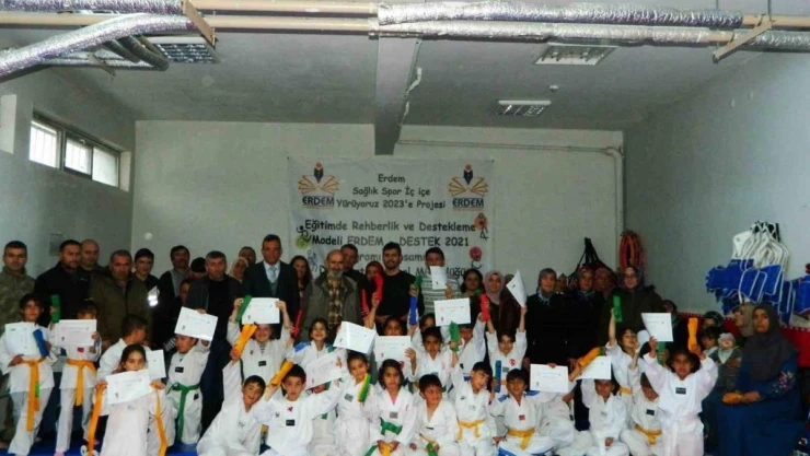 Posof'ta tekvando kuşak sınavı yapıldı