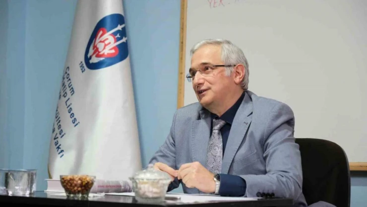 Prof. Dr. Kaşif Hamdi Okur: 'Dinin doğru anlaşılması için sağlıklı bir kaynak ve yöntem anlayışına ihtiyaç var'