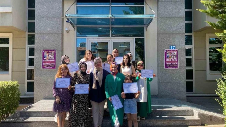 Pursaklar'da kursiyerlerin mezuniyet sevinci