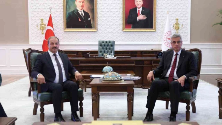 Sağlık-Sen yönetimi, sağlık çalışanlarının taleplerini Sağlık Bakanı Memişoğlu ile paylaştı