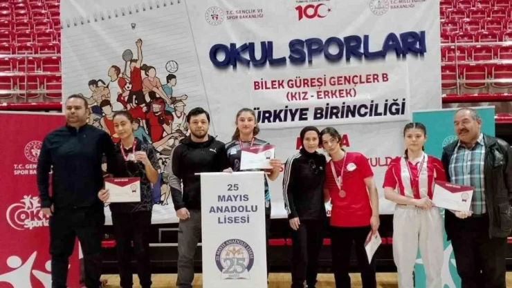 Samsunlu öğrencinin bileği bükülmedi