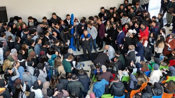 Sanayi ve Teknoloji Bakanı Kacır ile Türkiye'nin ilk Astronotu Gezeravcı ETÜ'lü gençlerle buluştu