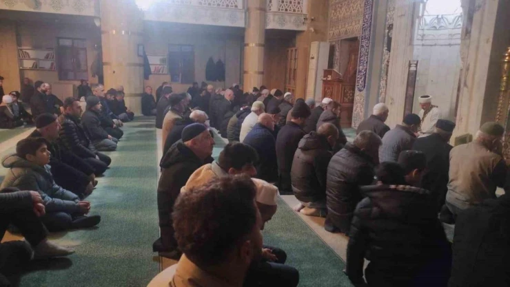 Sarıkaya halkı sabah namazında buluşuyor