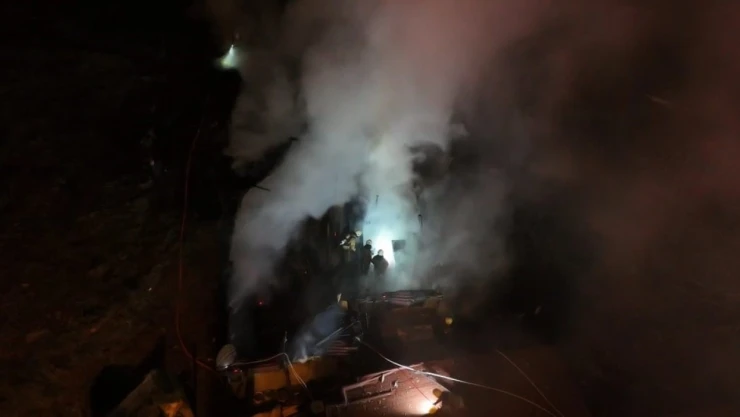 Sarıyer'de evin kazan dairesinde başlayan yangın binayı kül etti