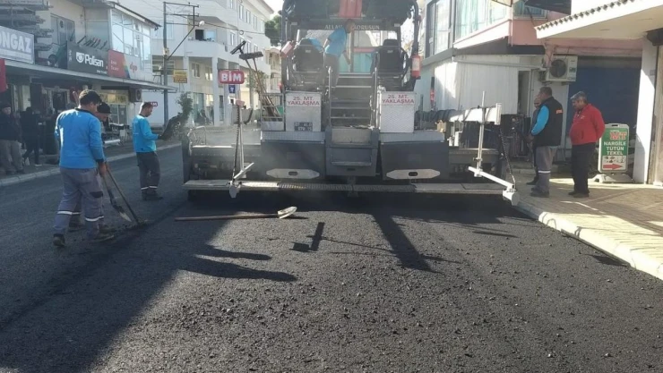 Sıcak asfalt çalışması Demirtaş merkezde sürüyor