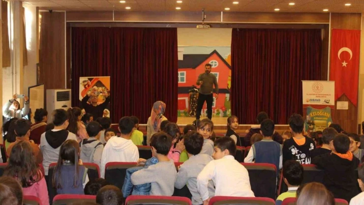 Siirt'te 'Keloğlan Korsana Karşı' adlı tiyatro oyunu sahnelendi