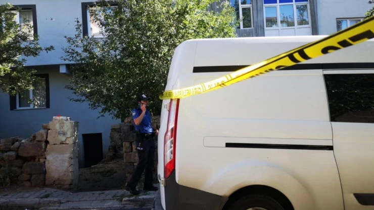 Şikayetçi olduğu şahsı uzun namlulu silahla öldürdü