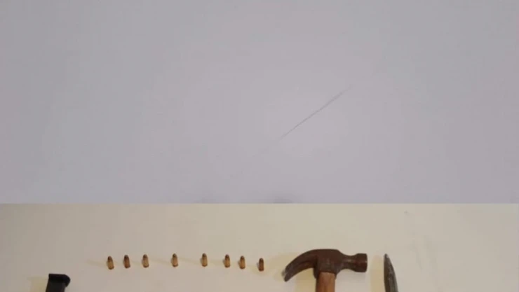 Silahlı şahsın elinden KADES kurtardı