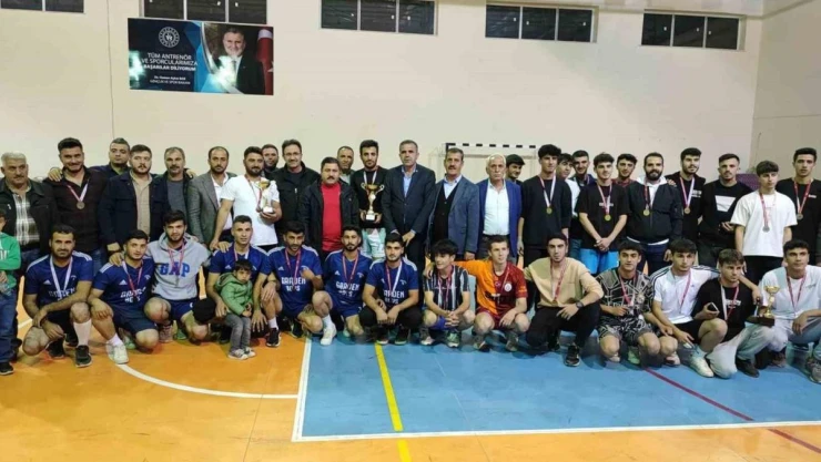 Sincik'te voleybol turnuvası düzenlendi